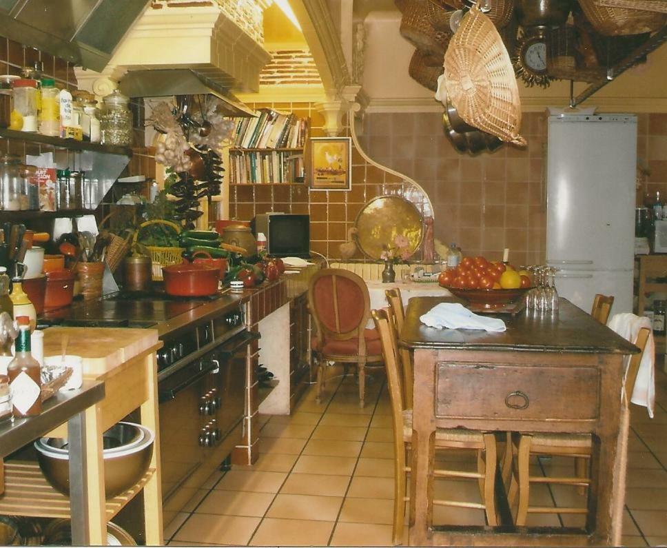Le Petit Manoir Des Bruyeres Bed & Breakfast Villefargeau Exterior photo