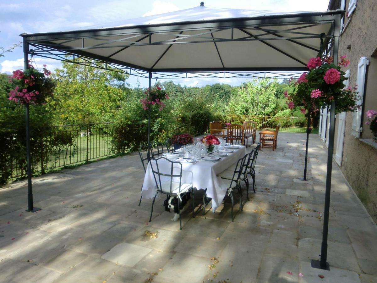 Le Petit Manoir Des Bruyeres Bed & Breakfast Villefargeau Exterior photo