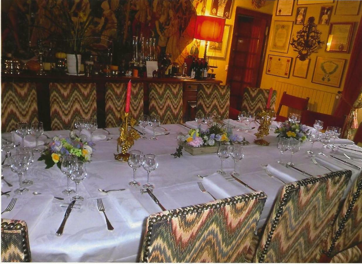 Le Petit Manoir Des Bruyeres Bed & Breakfast Villefargeau Exterior photo