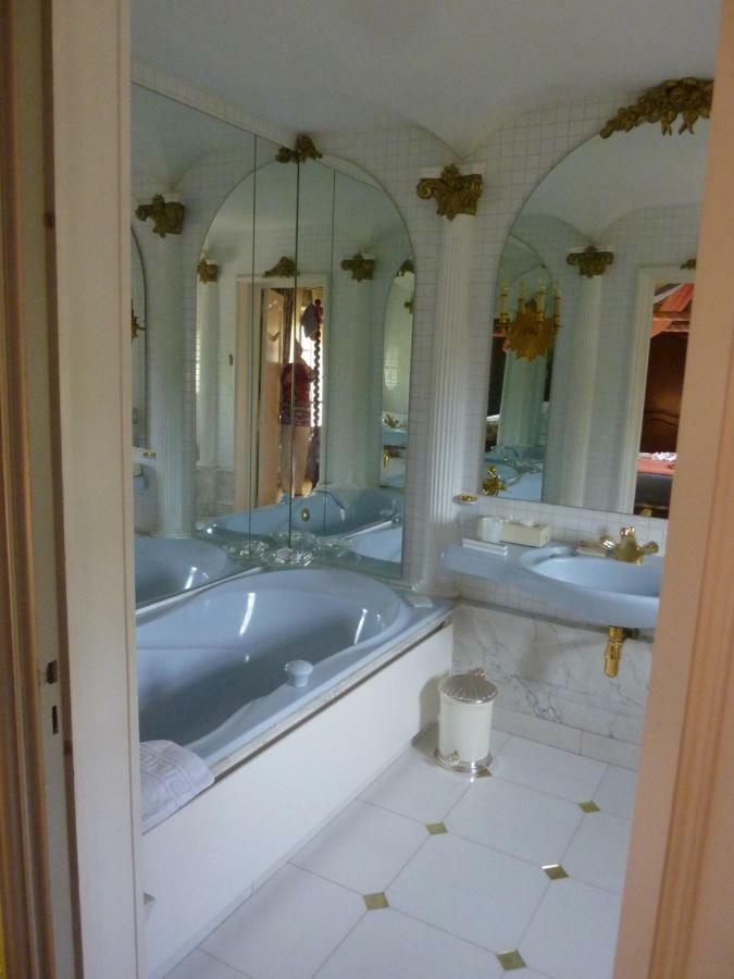 Le Petit Manoir Des Bruyeres Bed & Breakfast Villefargeau Exterior photo
