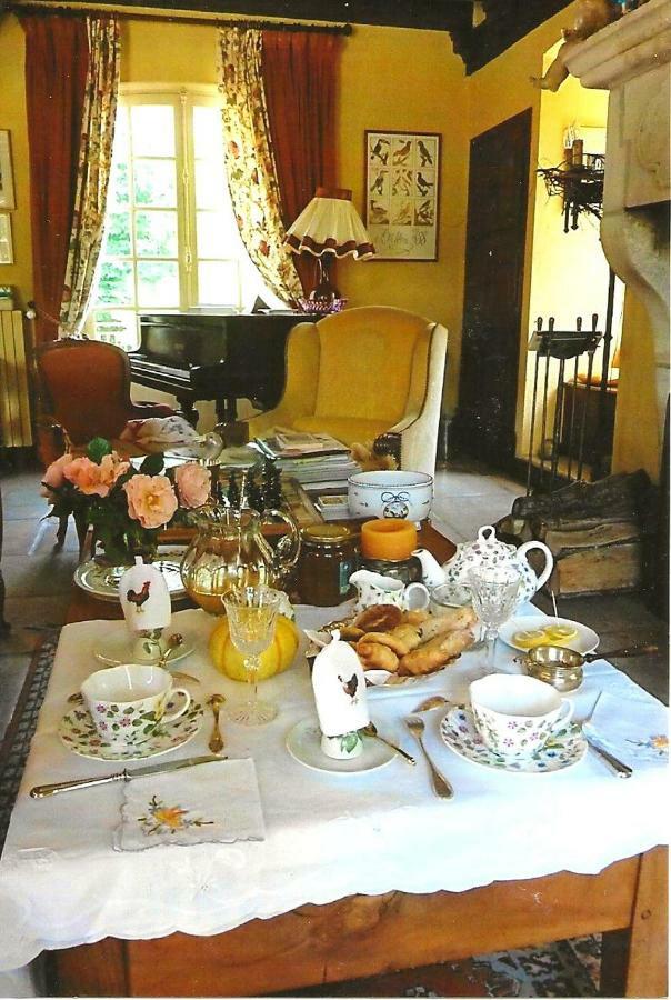 Le Petit Manoir Des Bruyeres Bed & Breakfast Villefargeau Exterior photo